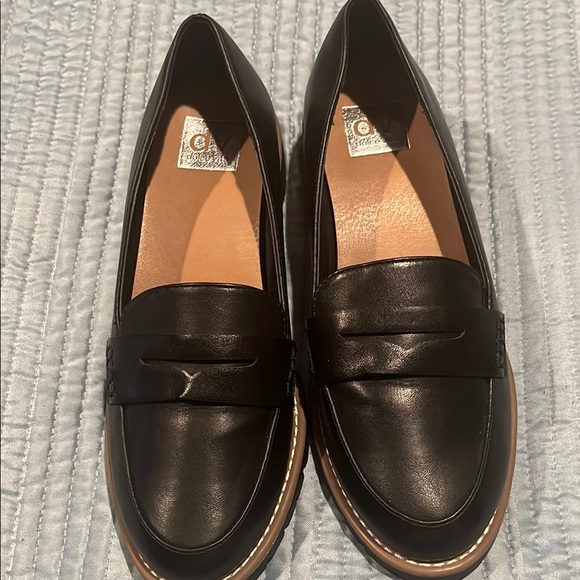 Dolce Vita Black Leather Loafers with Classic Design - Picture 1 of 5